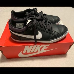 NIKE Capri III LTH Black